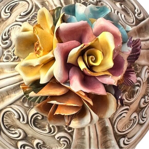 Vintage Capodimonte Porcelain Footed Flower Compote Soup Tureen Bowl With Lid - Picture 10 of 11